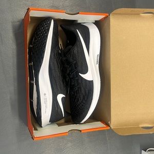 NEW NIKE RUNNING SHOES